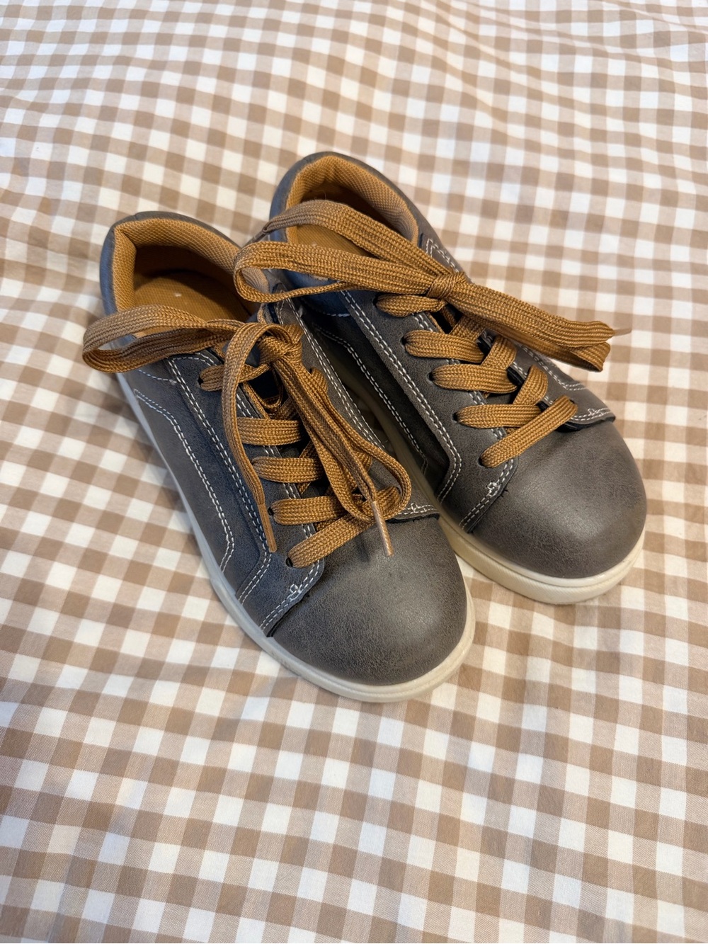 Kids Casual Low-Top Sneakers in Gray with Brown Accents